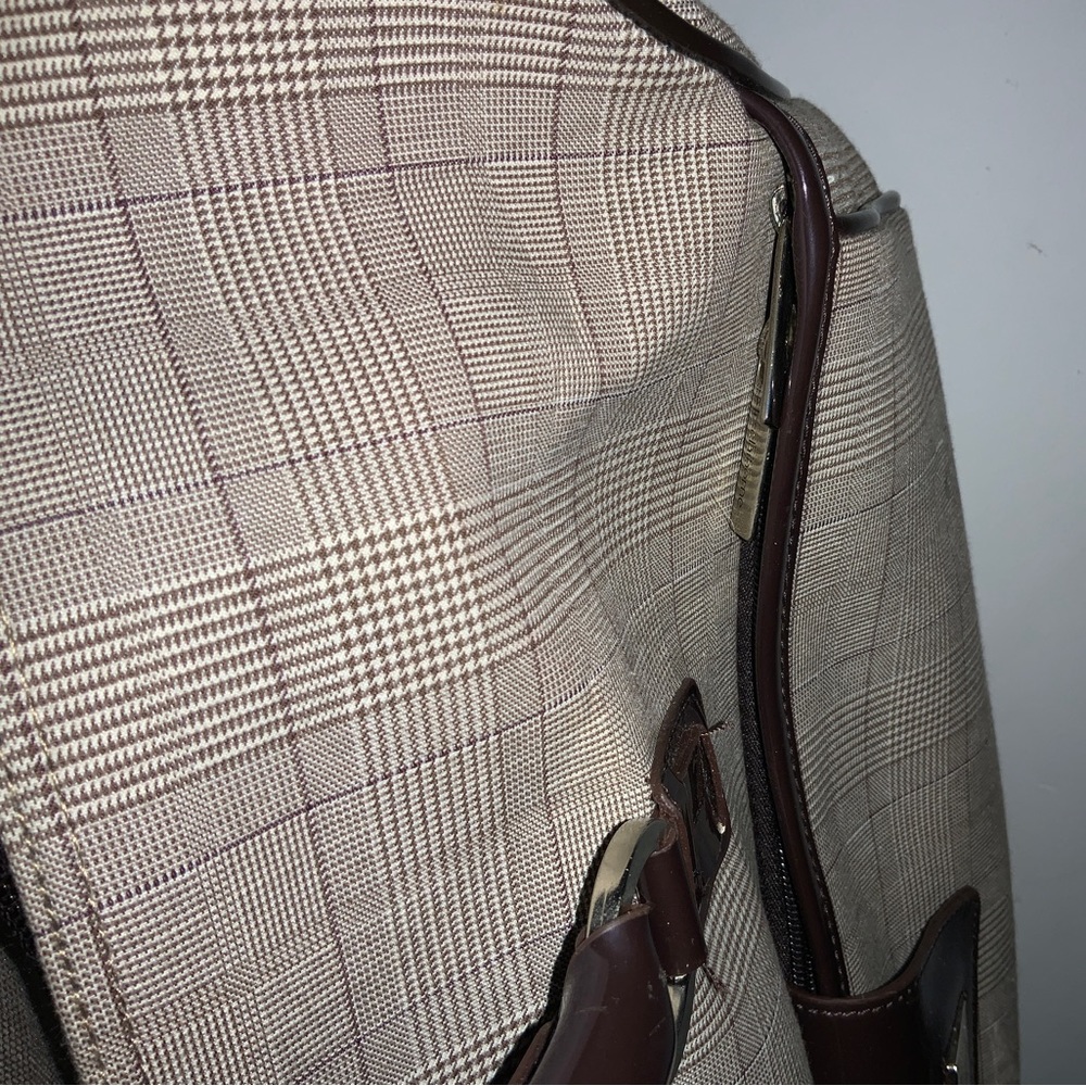 Liz Clairborne O hara series wheeled travel hand duffel luggage. Weekender. New. - Picture 8 of 8